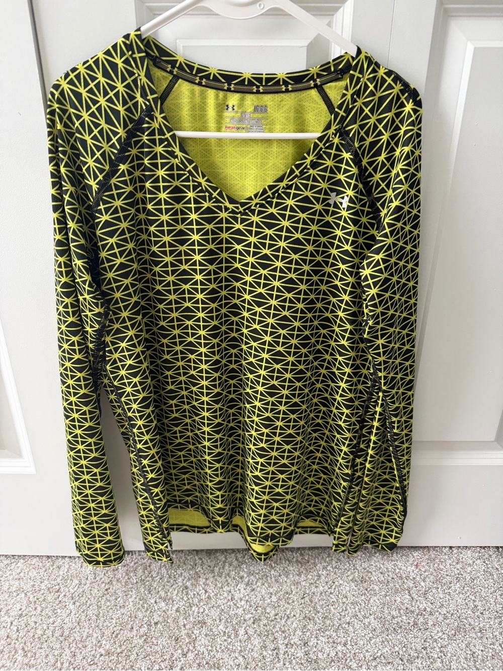 Women’s Under Armour Long Sleeved Heat Gear Lightweight Shirt Size L